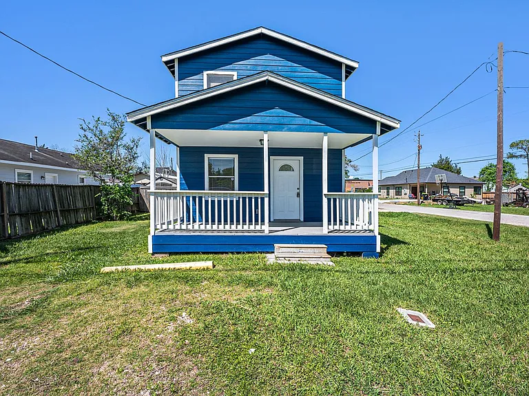 517 Center St — Photo 2