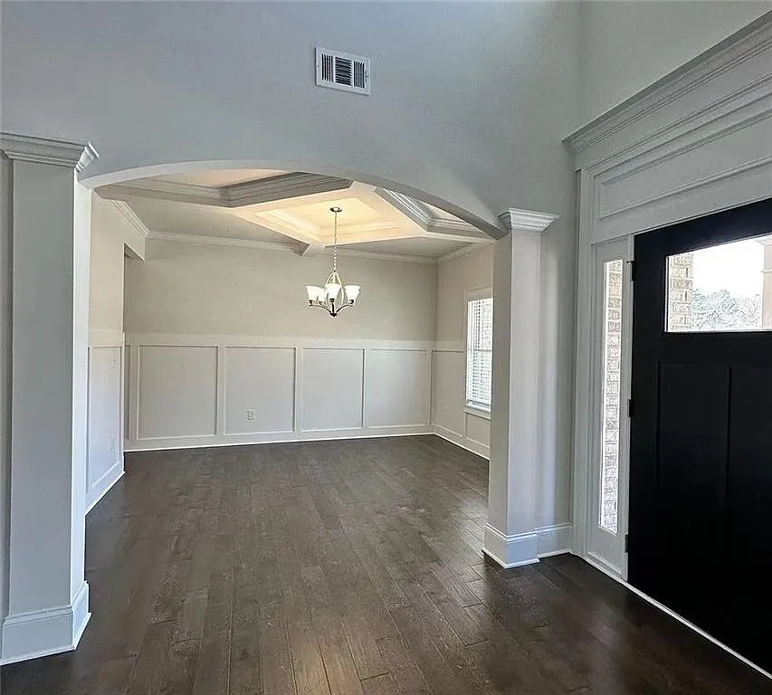 5 bed, 3.0 bath, 3242 sqft, $3,000 — Photo 3