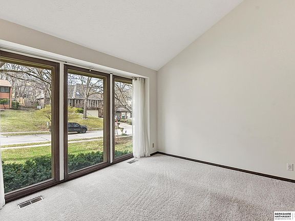 4th image of 907 Wolf Ln