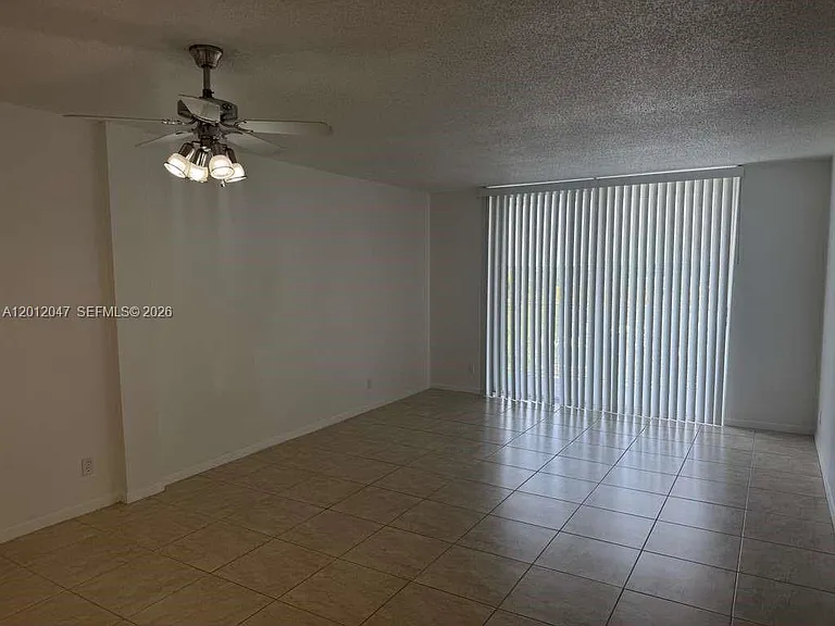 500 Executive Center Dr #5C — Photo 6