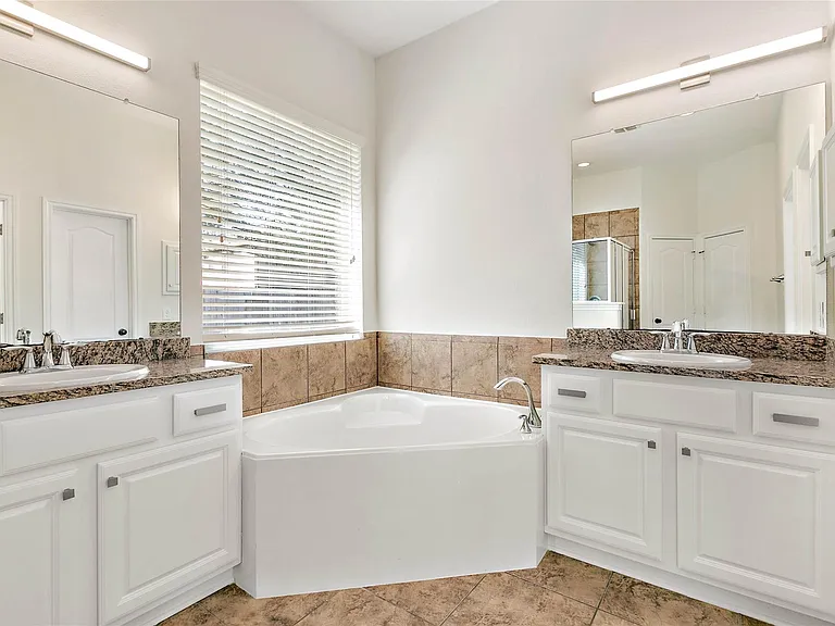 35 E Wolf Cabin Cir — Photo 27