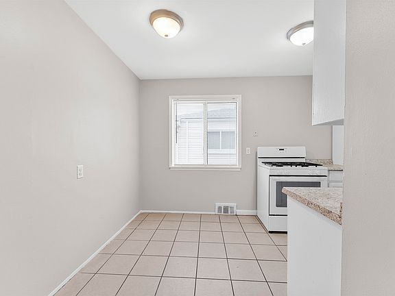 5th image of 11043 Hupp Ave