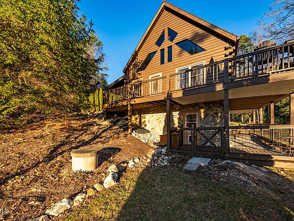 3rd image of 288 Callalantee Dr