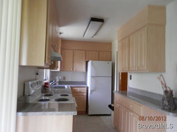 2nd image of 211 2nd St