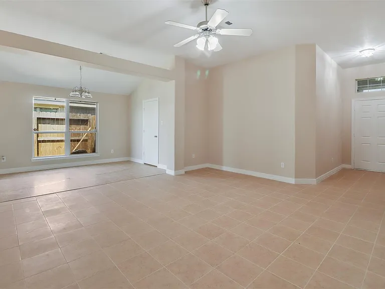 14926 Diamond Way — Photo 3
