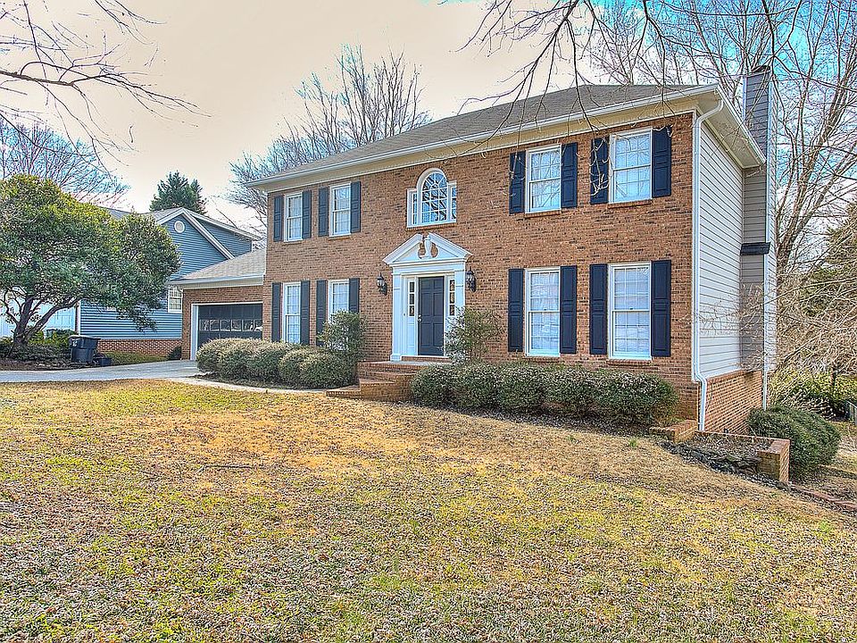 2nd image of 1960 Paddock Ct