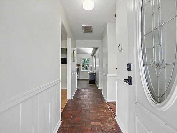 3rd image of 2310 S Juniper Ave