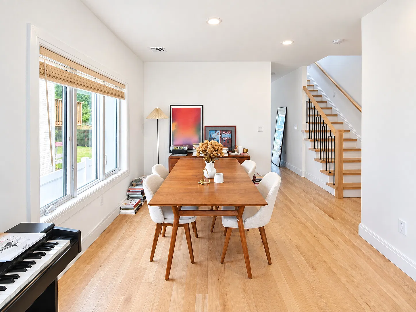 4 bed, 3.5 bath, 3000 sqft, $6,900 — Photo 3