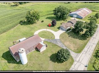 N3212 Bean City Rd, New London, WI 54961