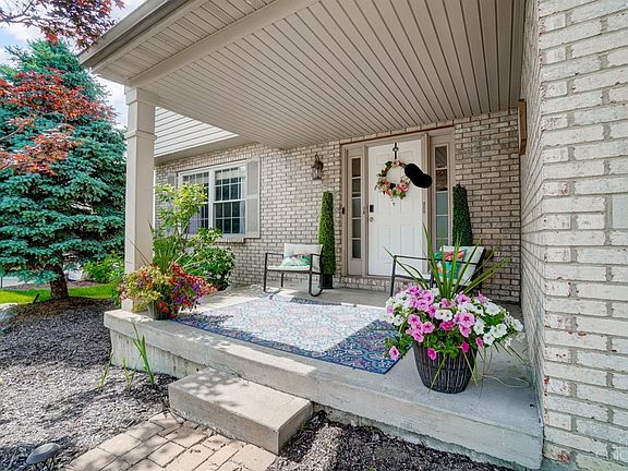 3rd image of 54 Rollingwood Dr
