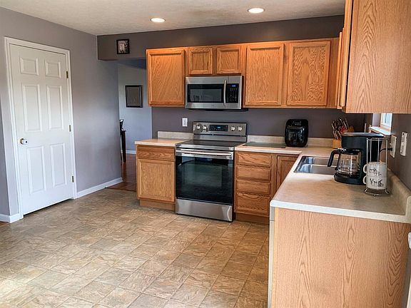 2nd image of 6 Hoosier Heights Dr
