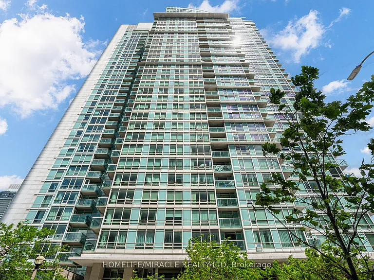 81 Navy Wharf Ct #201 — Photo 2