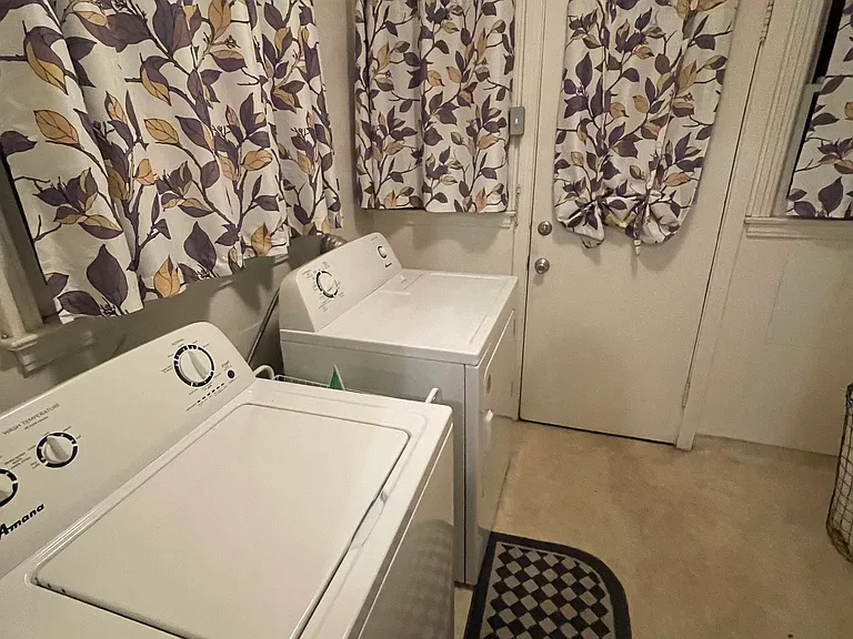2335 N Maroa Ave — Photo 4