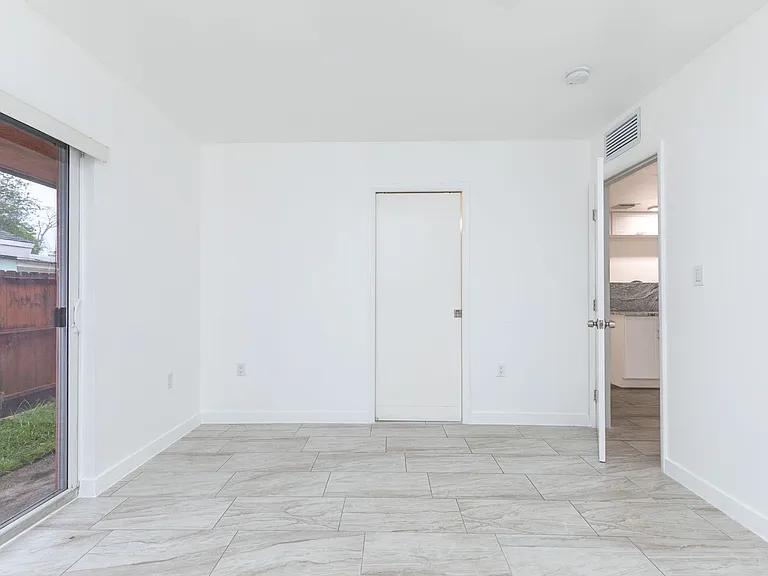5918 Pierce St — Photo 23