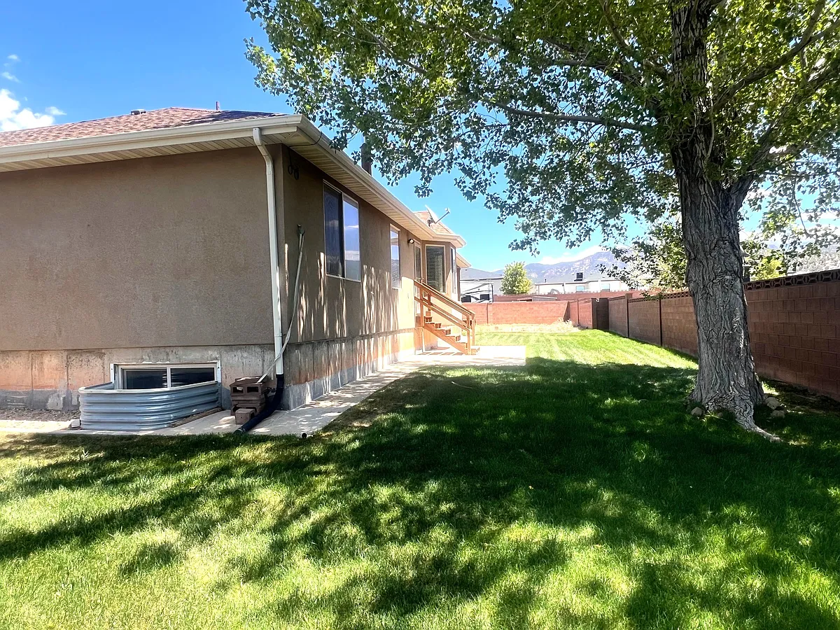 Building Photo - 320 S 1125th Way W