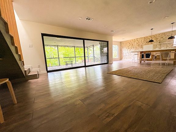 3rd image of 211 Mill Creek Dr