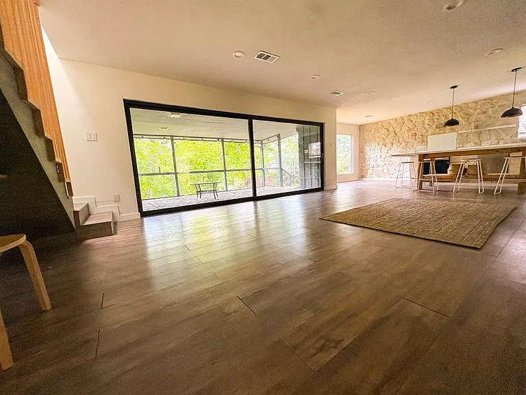 211 Mill Creek Dr — Photo 3