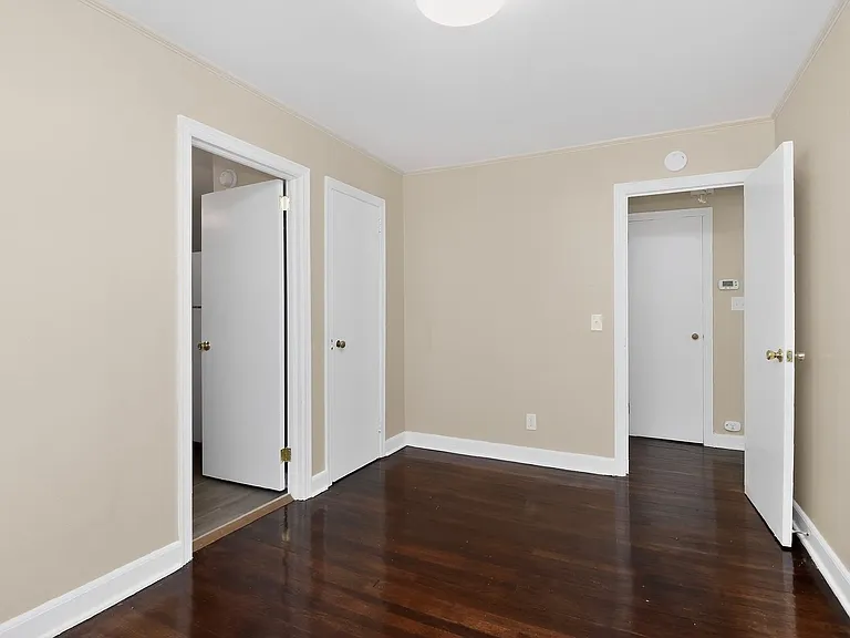 1011 Lomond Ave — Photo 7