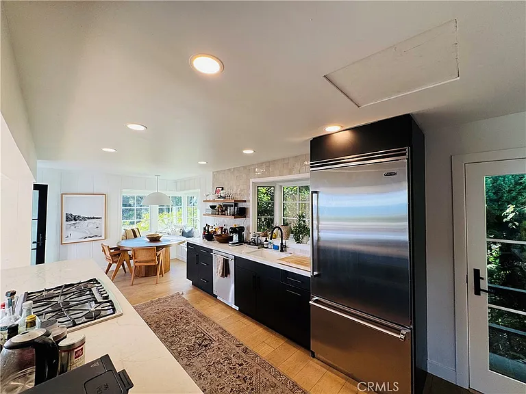 843 La Vista Dr — Photo 8
