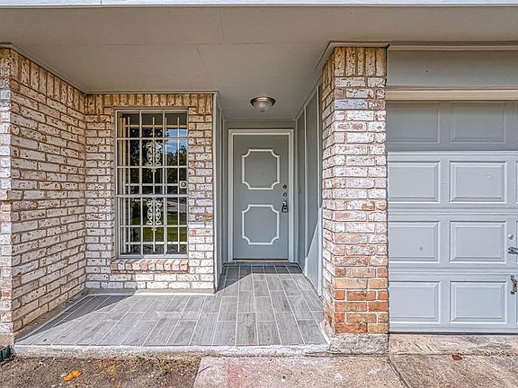 3rd image of 6206 S Briar Knoll Dr