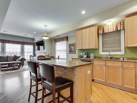 5th image of 1542 N Wieland St #2