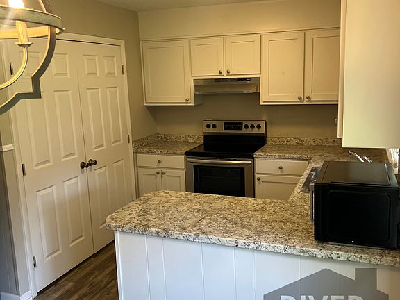 4th image of 1233 Ridge Dr