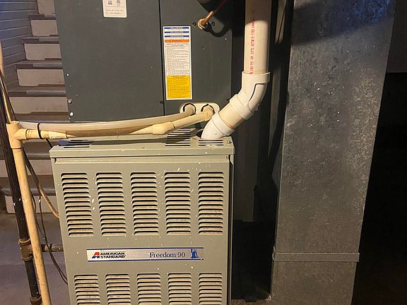 5th image of 826 N Broadway St