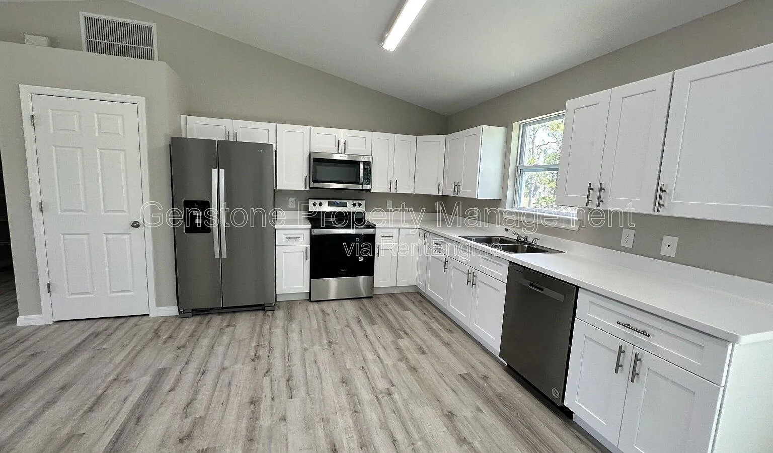 4 bed, 2.0 bath, 1577 sqft, $2,100 — Photo 3