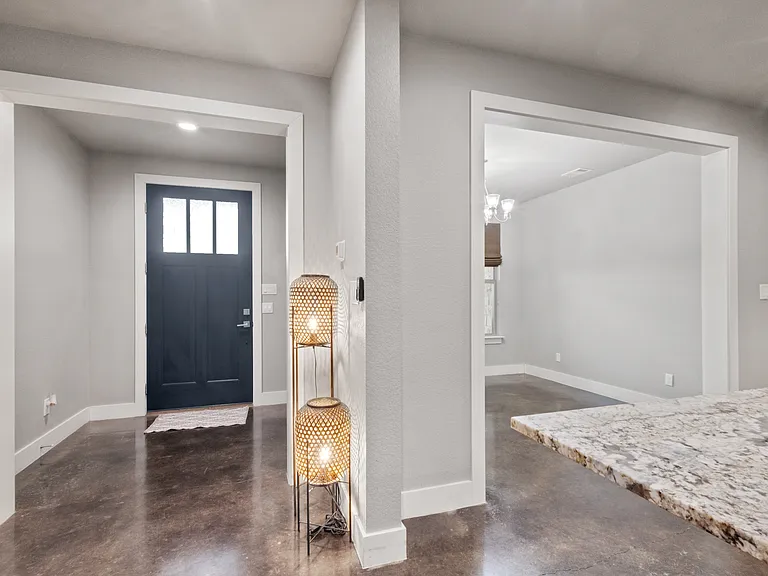 512 Barham Ln — Photo 5