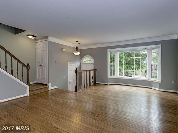 3rd image of 220 Lynn Manor Dr