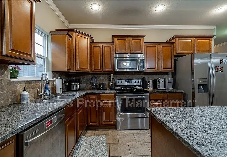 606 N Tennyson Ln — Photo 6
