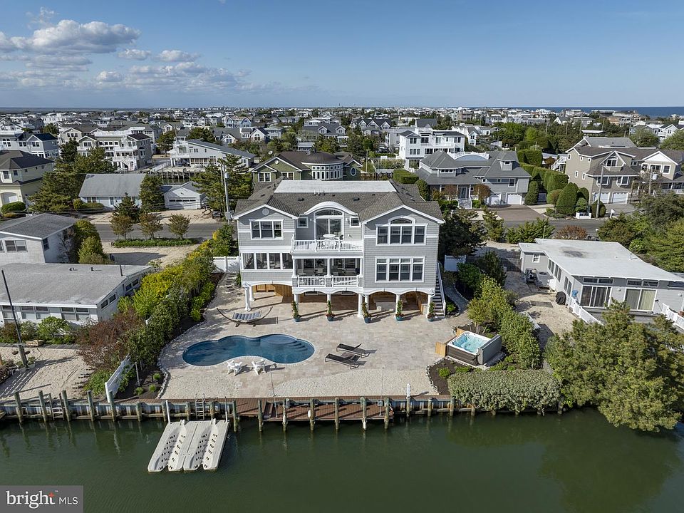 1st image of 18 Panorama Dr