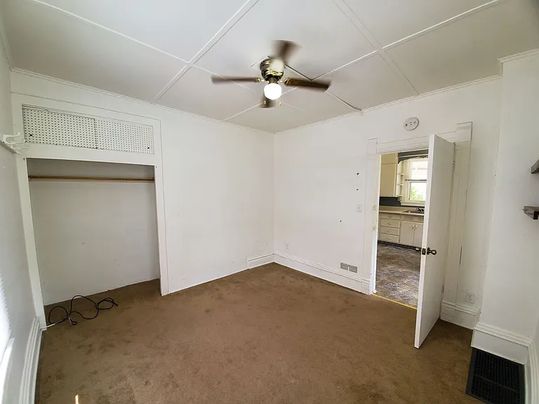 Walnut St 2512 — Photo 1