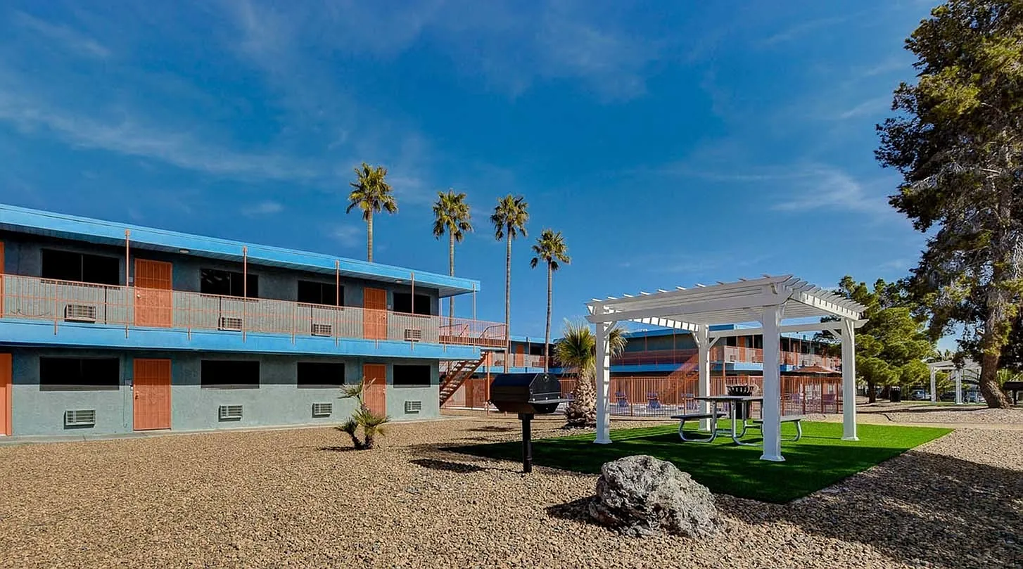 ATMO Escondido — Photo 1