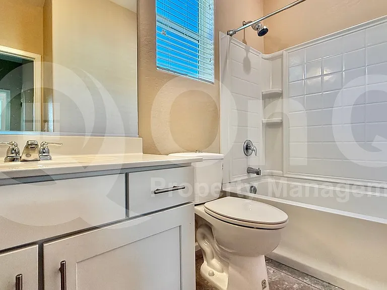 3739 E Trinity Ln — Photo 11