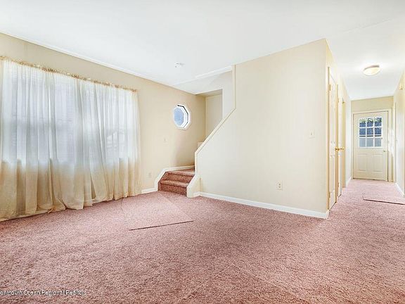 4th image of 326 Morris Blvd