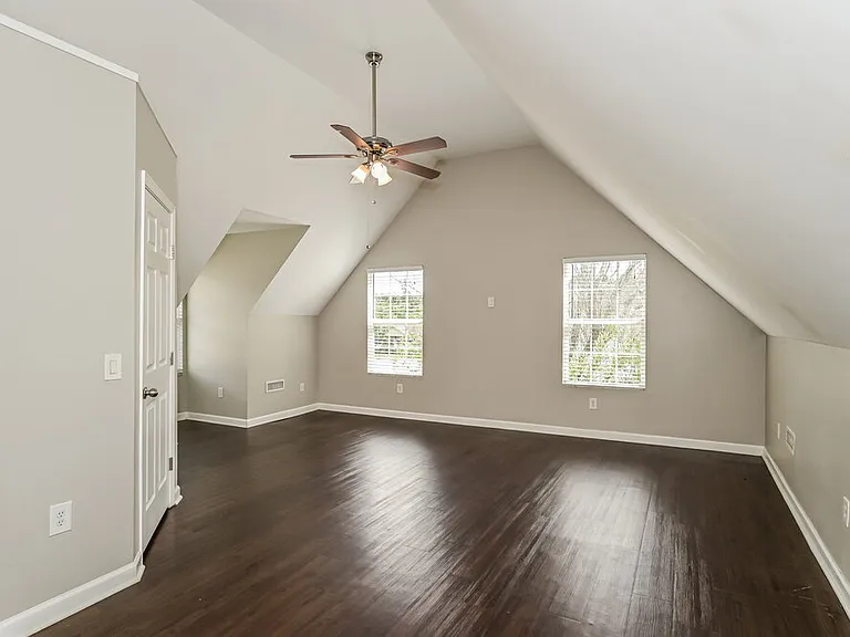 222 Hermitage Dr — Photo 9