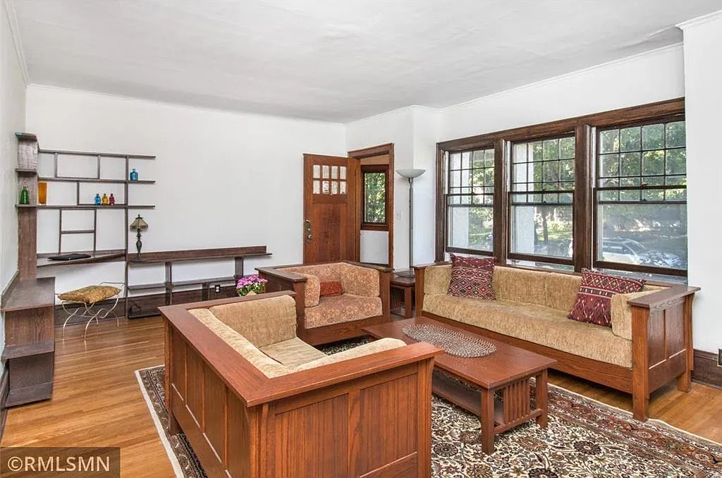 10 bed, 6109 sqft, $6,800 — Photo 2