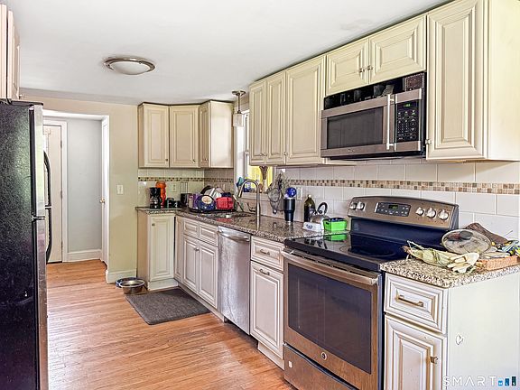 5th image of 61 Forestville Avenue