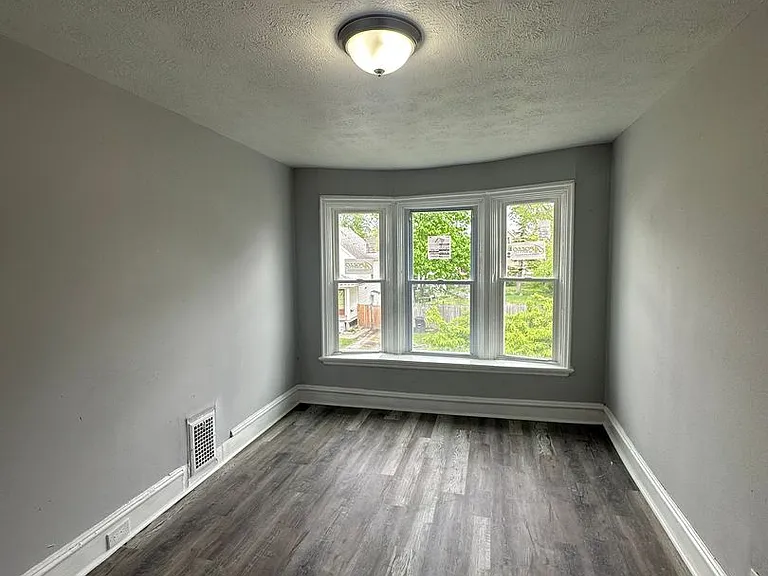 8002 Jeffries Ave — Photo 7