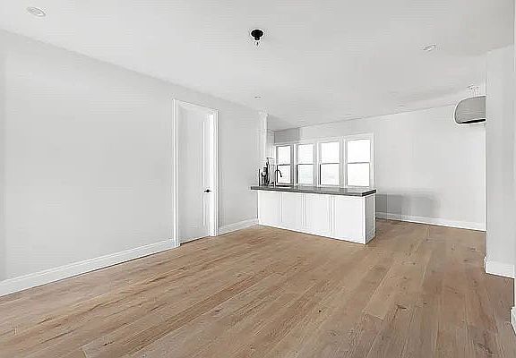 4th image of 60 Butler St Unit A
