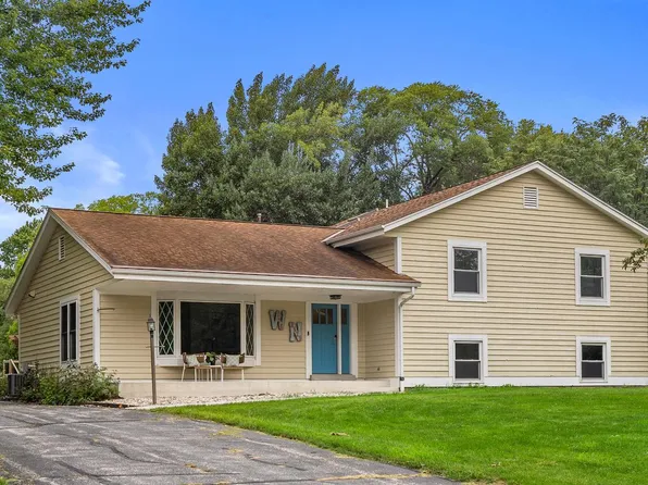 W176N8625 Sunset Ridge DRIVE, Menomonee Falls, WI 53051