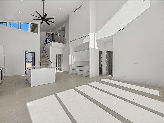 5th image of 513 Archer St