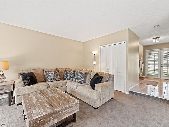 4th image of 3916 Burrwood Dr #10