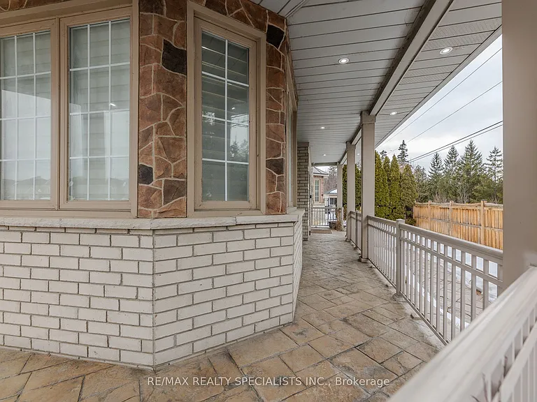 121 Boxwood Cres — Photo 3