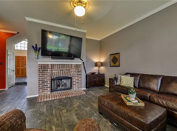5th image of 2209 Woodview Dr