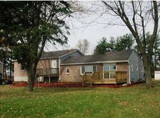 18726 4b Rd, Walkerton, IN 46574