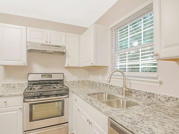 3rd image of 8 Tumlin Ct