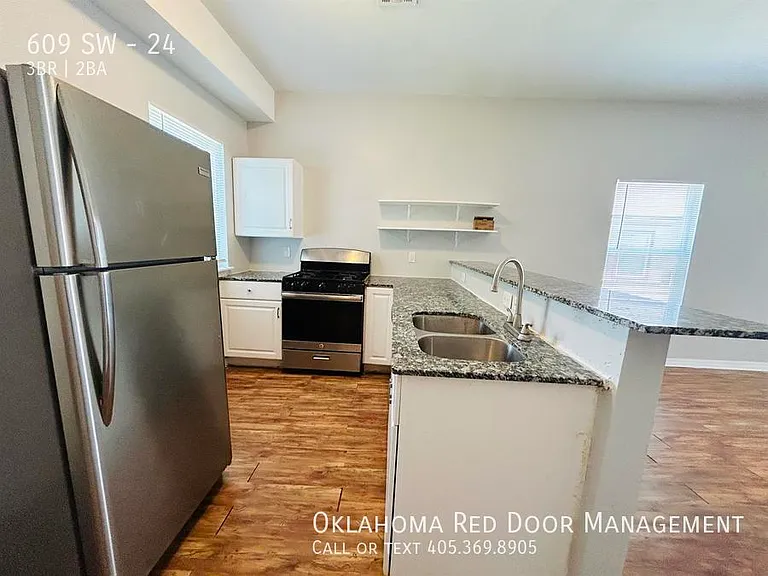 609 SW 24th St — Photo 3