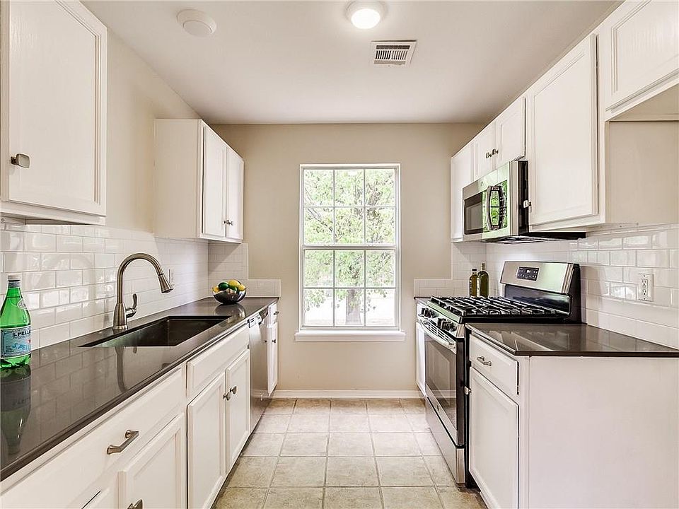 1st image of 901 Sleepy Hollow Ct